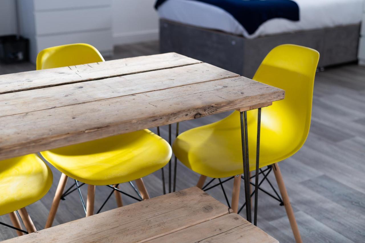 The Nest - With Parking! Apartment Swansea