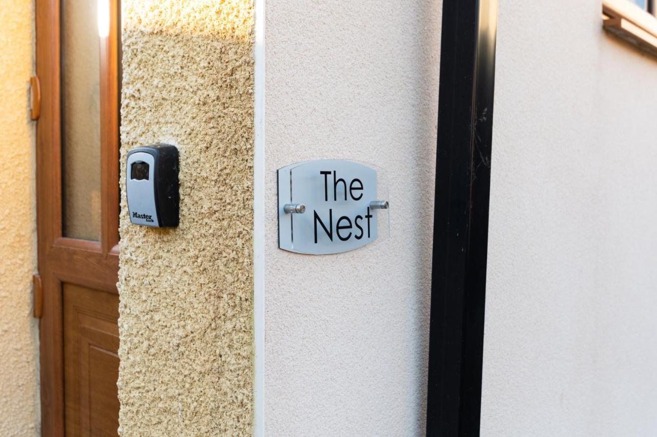 The Nest - With Parking! * Swansea